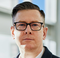 Portrait d'Alexander Hughes, directeur général d'une société de trading en cryptomonnaies — PDG de l'entreprise